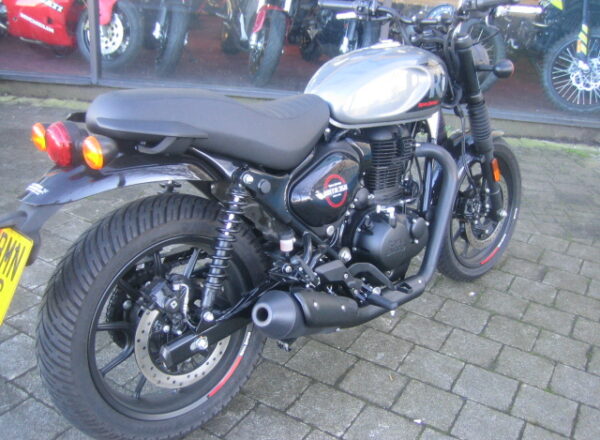 Dapper Grey Hunter 350